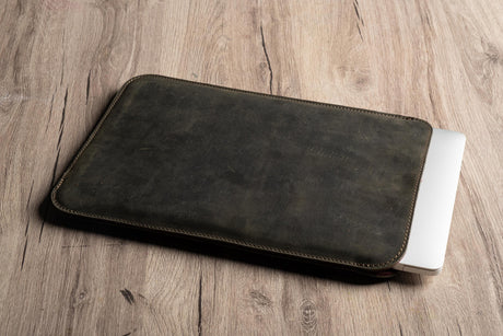 HP Envy 17” Sleeve (Vertical) – Handmade Leather Slim Laptop Case